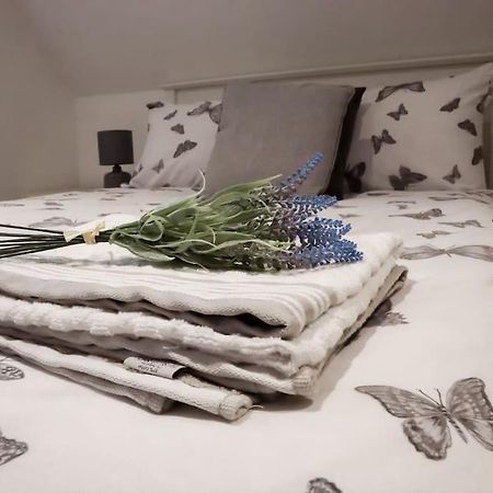 Aviary Lodge Hurn Экстерьер фото