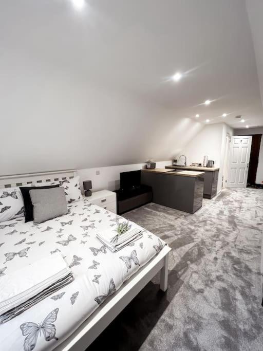 Aviary Lodge Hurn Экстерьер фото